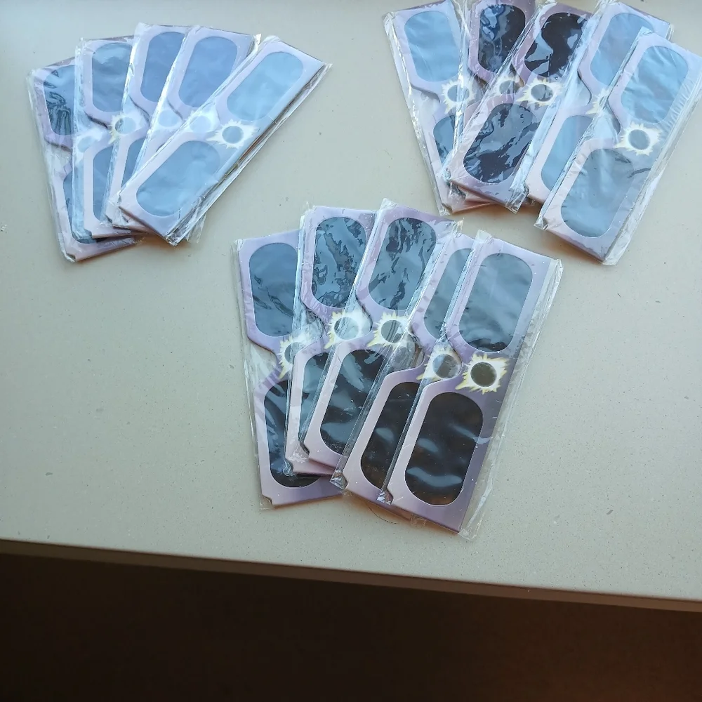 Solar Eclipse Viewing Glasses.  15 Pairs - Picture 4 of 8